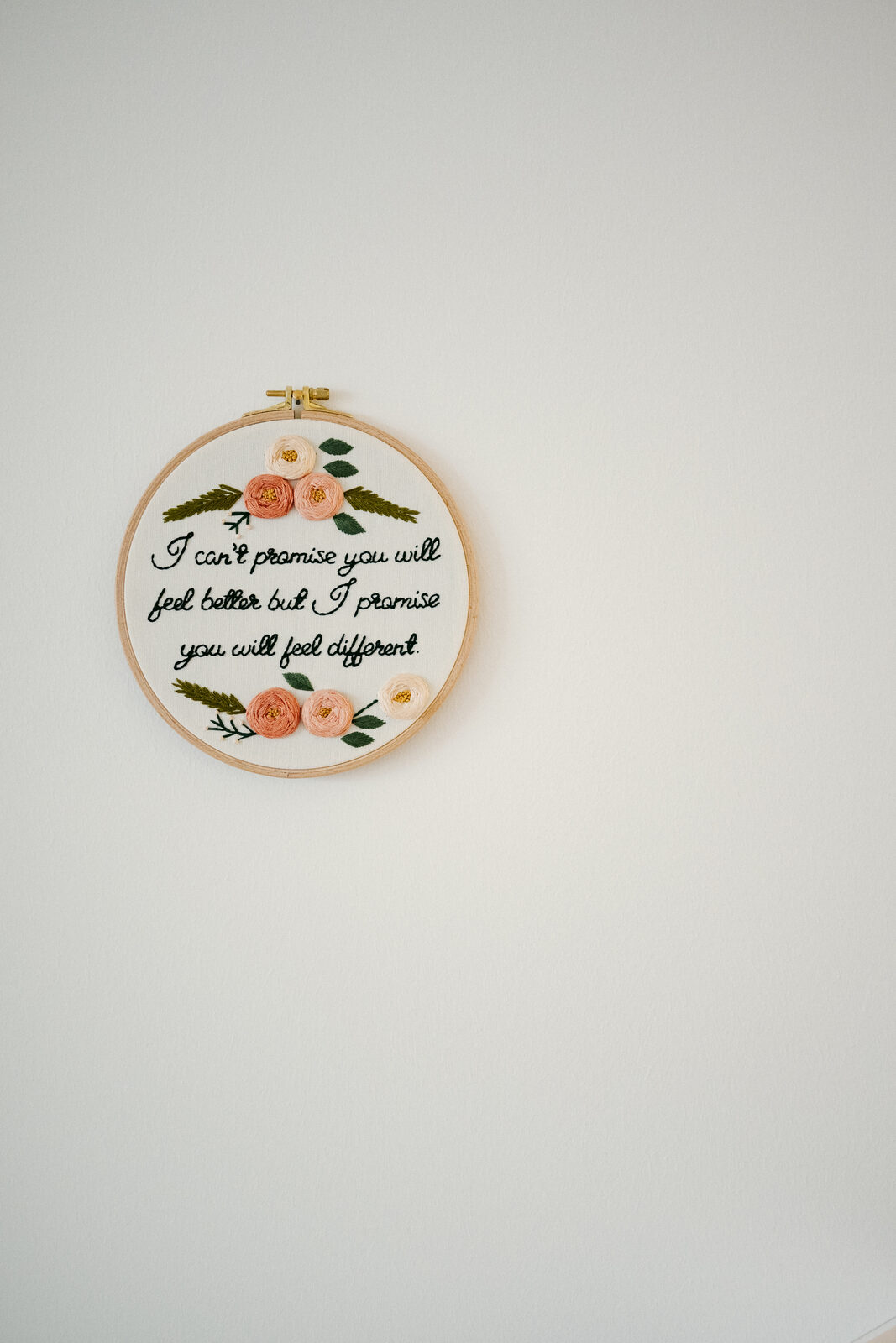 Wandschmuck in der Osteopathiepraxis von Philipp Gehrke